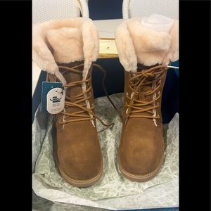 Brand NIB Emu Australia Shoreline boots in Oak. Women’s size 6.